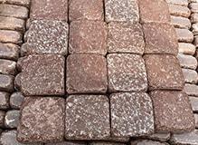 Брусчатка галтованная из лемизита, цвет-бордо, фото Купить Лемезит-брусчатка-галтованная, цвет-бордо в Екатеринбурге